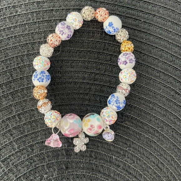 Custome made bracelets, keychains and other items handmade like these - Picture 3 of 13